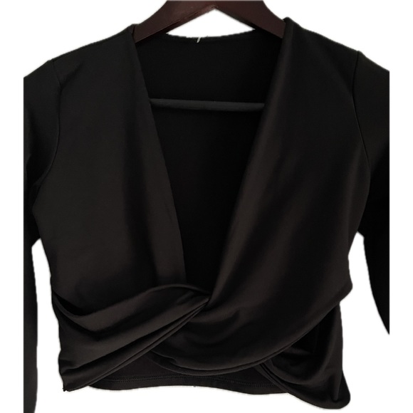 PTP-15.5-”Black Long Sleeve Crop with Twist Detail - Picture 1 of 9